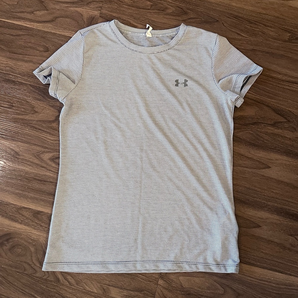 Under Armour Gray Athletic Top For Women Size S Gently Used